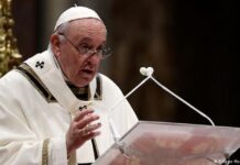 «Preocupado», el Papa se reunió con el embajador ruso
