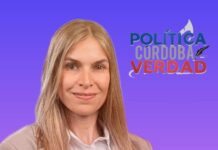 Paula Blanco afuera de La Libertad Avanza