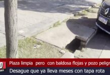 Plaza limpia pero con baldosa flojas y pozo peligroso